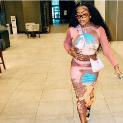  Fashion Figure Pattern Top And Hip Skirt Suit