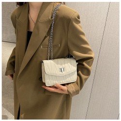 Trendy Black Twist Lock Chain Shoulder Bags